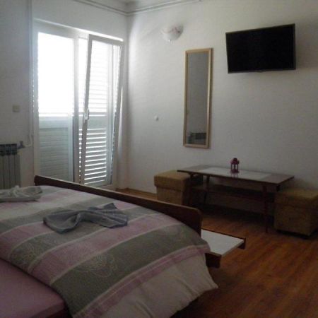 Apartments Angela - With Beautiful Courtyard 브렐라 외부 사진