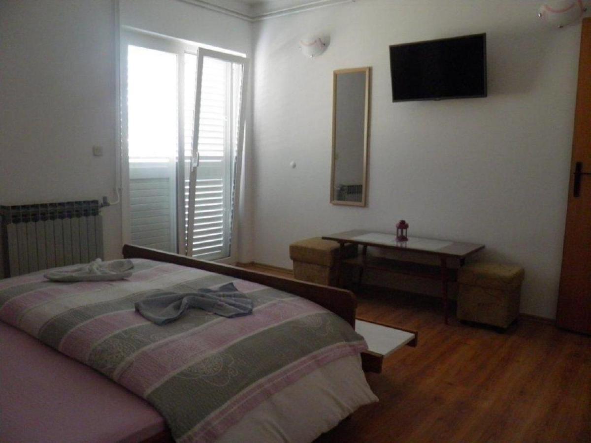 Apartments Angela - With Beautiful Courtyard 브렐라 외부 사진