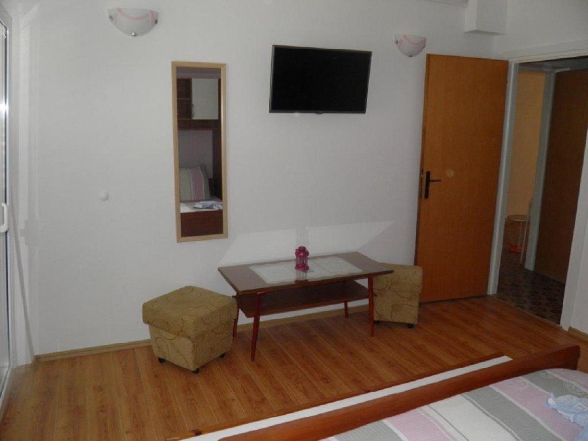 Apartments Angela - With Beautiful Courtyard 브렐라 외부 사진