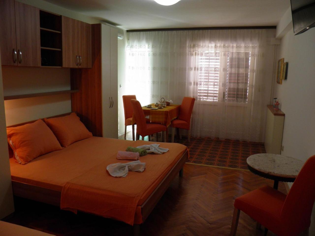 Apartments Angela - With Beautiful Courtyard 브렐라 외부 사진