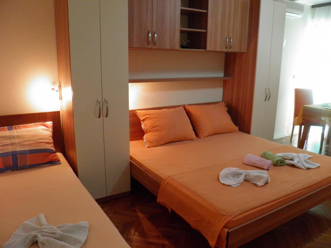 Apartments Angela - With Beautiful Courtyard 브렐라 외부 사진